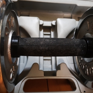 筋力トレーニング　ダンベルセット（アームバーをプレゼント）の画像