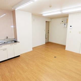 瀬戸街道沿い　事務所