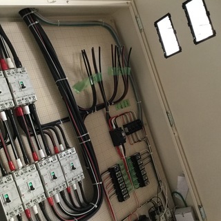 電気 設備工事 現場管理 職人 作業員 の画像