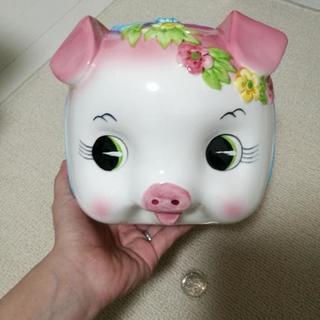 大きな豚の貯金箱