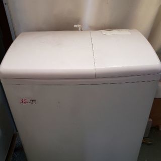 日立の２槽式洗濯機　作業服の洗濯などに