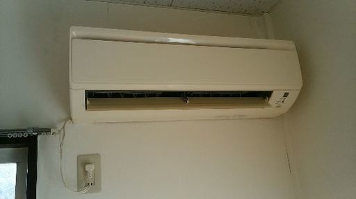 07年製　ダイキンエアコン　２５タイプ８畳用　中古です。