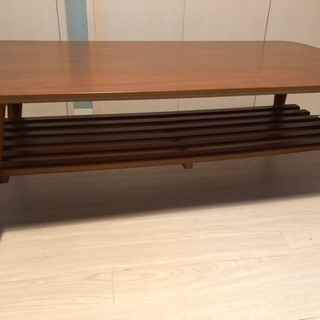 木のローテーブルの画像