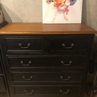 ブラック木製タンスの画像