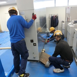 ★機械設備の搬入搬出スタッフ募集！！