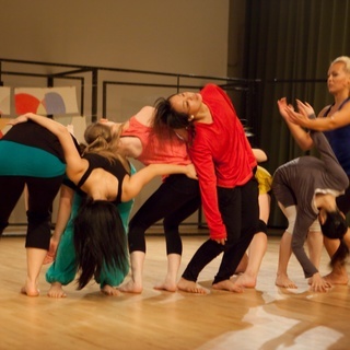 若いダンサーのためのコンテンポラリーダンスの画像