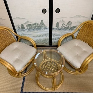 木製ガラス板テーブルと木製椅子の3点セット