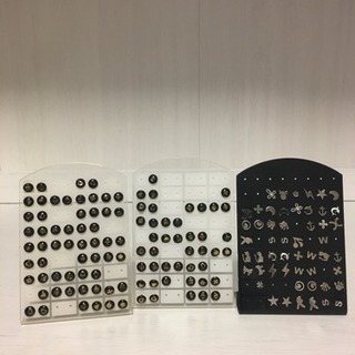 大量ピアス、台つきです。