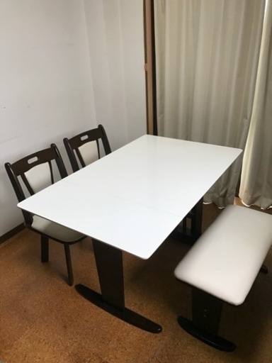伸張式バタフライダイニングテーブルと椅子3脚セット