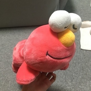 エルモのぬいぐるみ