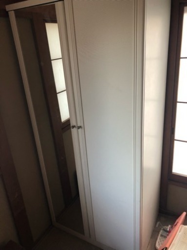 白いドレッサー