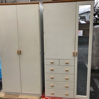 白いクローゼットとタンスのセット