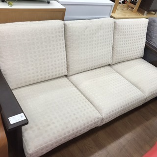 KOSUGEの3人掛けソファ