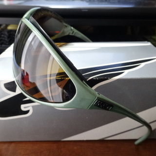 アーネットサングラス★希少★箱有、取説有り（英）ケース有り（袋）シール２枚の画像