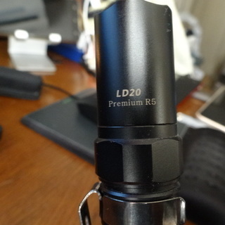 タクティカルライトFENIX LD20 PremiumR5 防水...