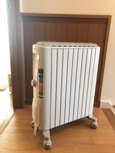 ほぼ新品 デロンギ ベルカルド オイルヒーター