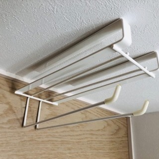片手でカット 吊り戸棚下キッチンペーパーホルダーの画像