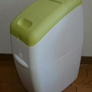 IKEA　ベビーベッド オムツ用ゴミ箱の画像