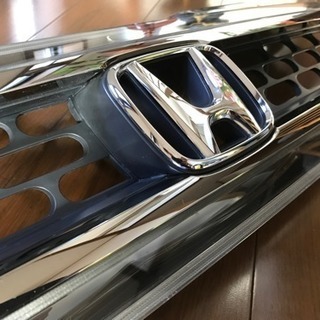 🉐 HONDA ステップWスパーダ 純正フロントグリルの画像