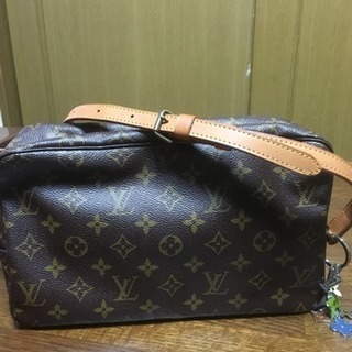 中古品・ルィヴトンショルダーバッグ(キーホルダー付き）