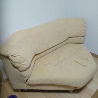 大きい三角ソファー優しい黄色