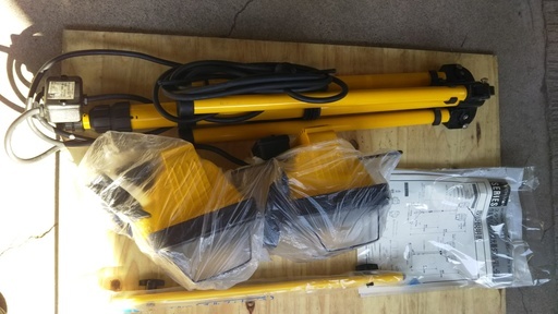 アースマン　スタンド付きハロゲン投光器　WL-520 中古
