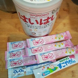 新品　未使用　粉ミルク　はいはい810g　アンパンマンのおまけ付き