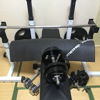 ベンチプレス台、バーベル、ダンベル、プレート、マットなどの７点セ...