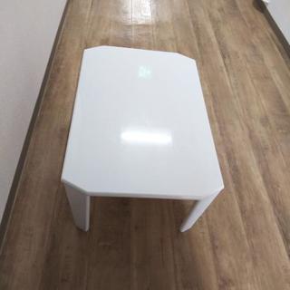 折り畳みテーブルの画像