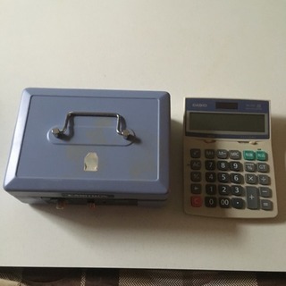 手提げ金庫と電卓