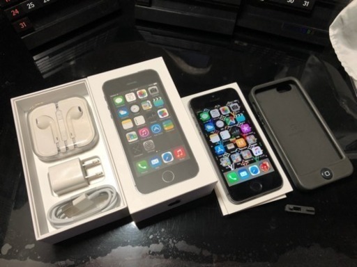 お問い合わせありがとうございました。他社にて完売いたしました。【iPhone5s】スペースグレイ付属品は新品(16GB)