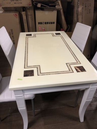 大理石テーブルを投げちゃいます！軽く10万円オーバーのお品です。
