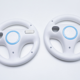 wii 中古　本体　コントローラーx3　 ハンドルx２　ソフト3本つきの画像