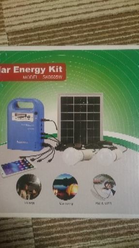 ソーラーエネルギーキット新品未使用(^^)キャンプ災害用などに最適❗スマホ充電USBラジオＬＥＤ電球付