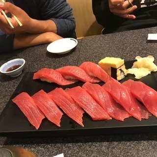どなたでもいいですのでご飯でも一緒にいきましょ〜