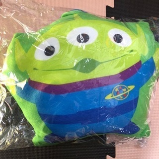 新品リトルグリーンメンのクッション
