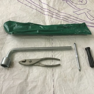 最終値下げ❣️‼️ダイハツ純正軽トラック工具セット中古品