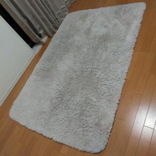 薄いピンク色のラグ