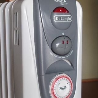 レトロ デロンギ オイルヒーター DeLonghi HR030812EC Amazon | DeLonghi オイル・ラジエターヒーター HR030812EC | De
