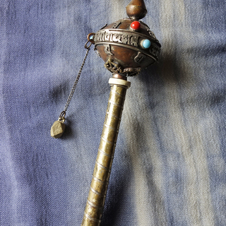 チベットのマニ車の画像