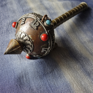 チベットのマニ車の画像