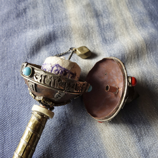 チベットのマニ車の画像