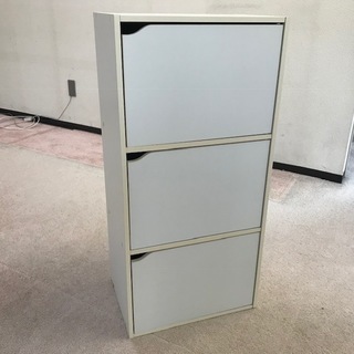 収納キャビネット　小ぶりの収納家具