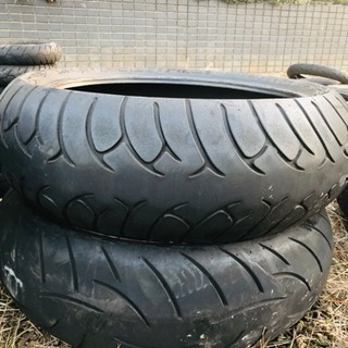 中古のバイクタイヤーの画像