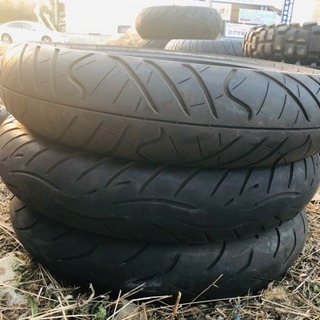 中古のバイクタイヤーの画像