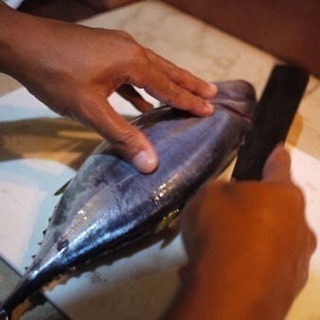 大きい魚をさばける方〜