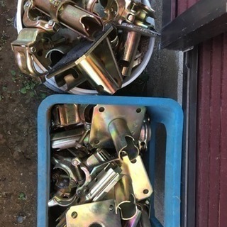 単管 、ジョイント金具、など小屋建て材料