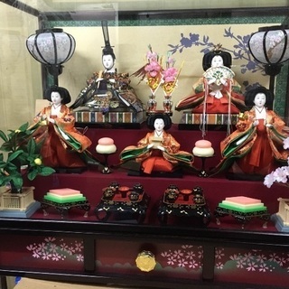 雛人形三段飾り（ガラスケース入り）
