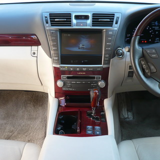 ★美車★レクサス★中期型★ＬＳ４６０★バージョンＣＩパケ★ＨＤＤナビ＆地デジＴＶ★本革★パワートランク★車検３２年３月の画像
