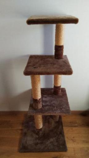 コンパクトだけどしっかりストレス発散キャットタワー